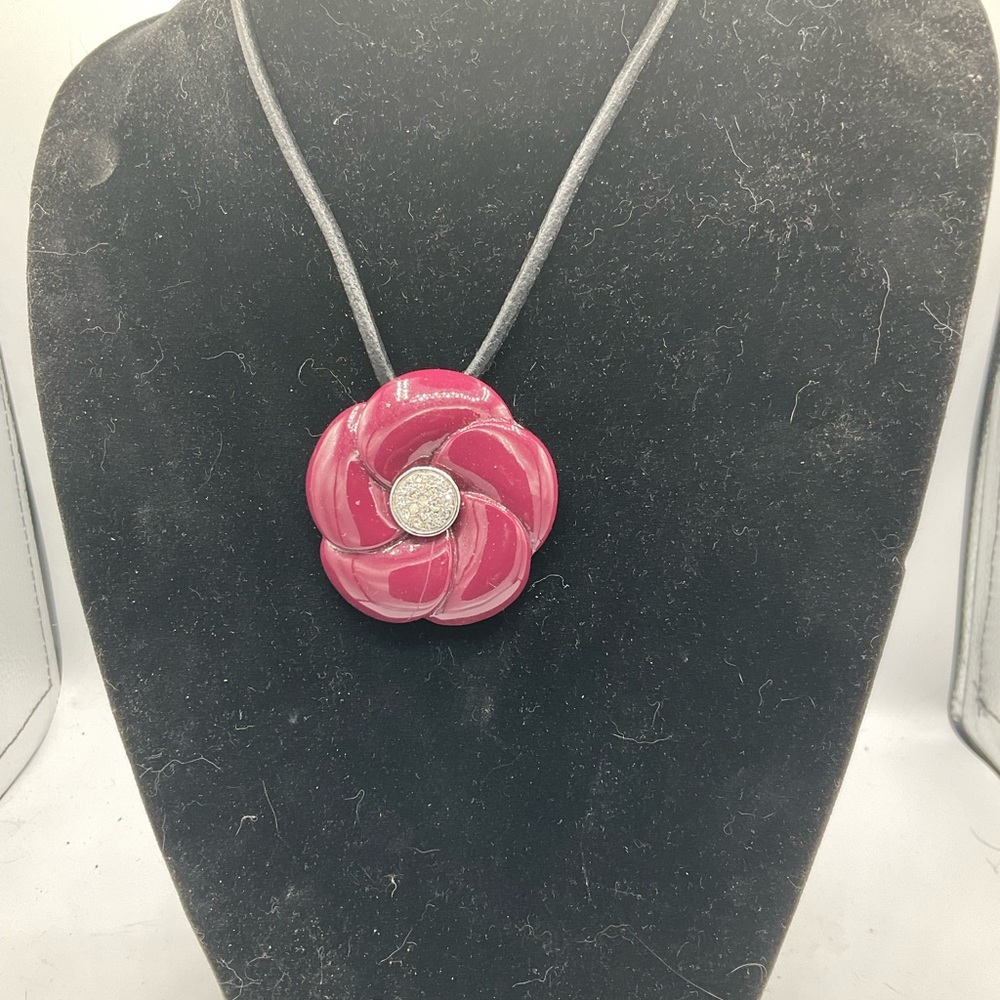 “FLORAL PENDANT NECKLACE” Costume Jewelry.
